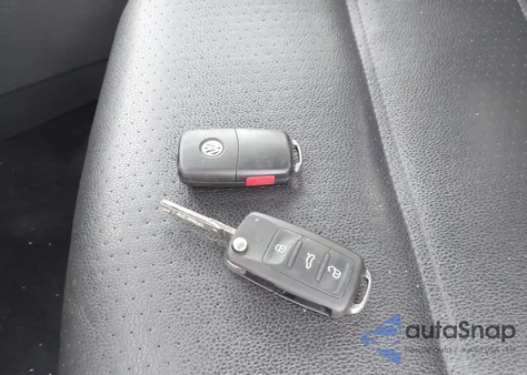 2014 Volkswagen Jetta 1.8T Se z USA, uszkodzony, nr VIN 3VWD17AJ1EM358319